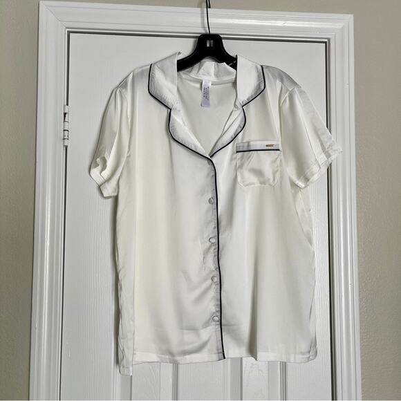 BLUEBELLA White & Black Satin PJs Set - Picture 1 of 9